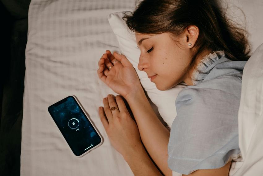 How Sleep Apps Collect Data (Phone Sensors vs. Wearables)