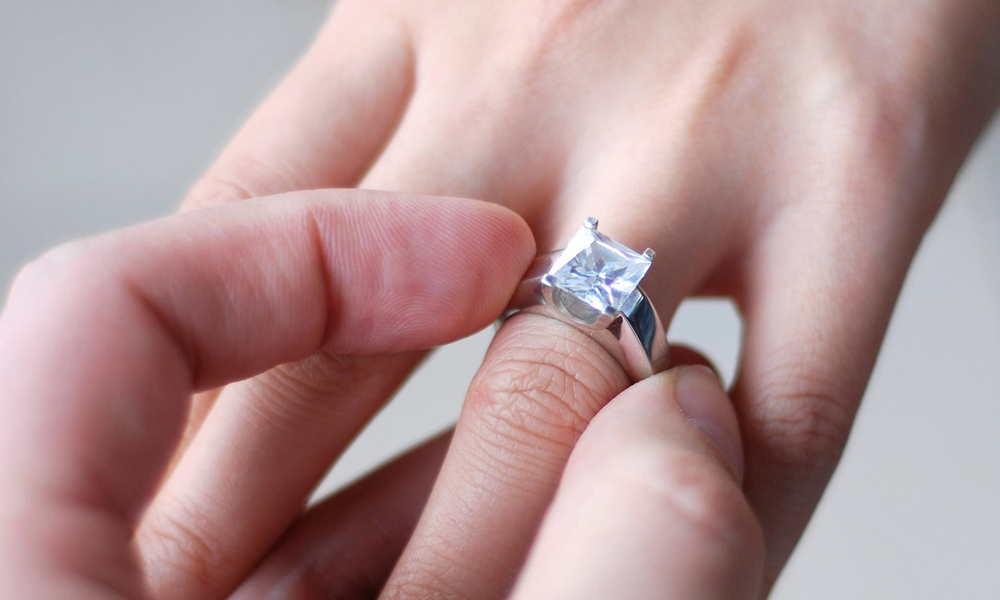 Ways to Take a Good Care of Diamond of the Engagement Ring