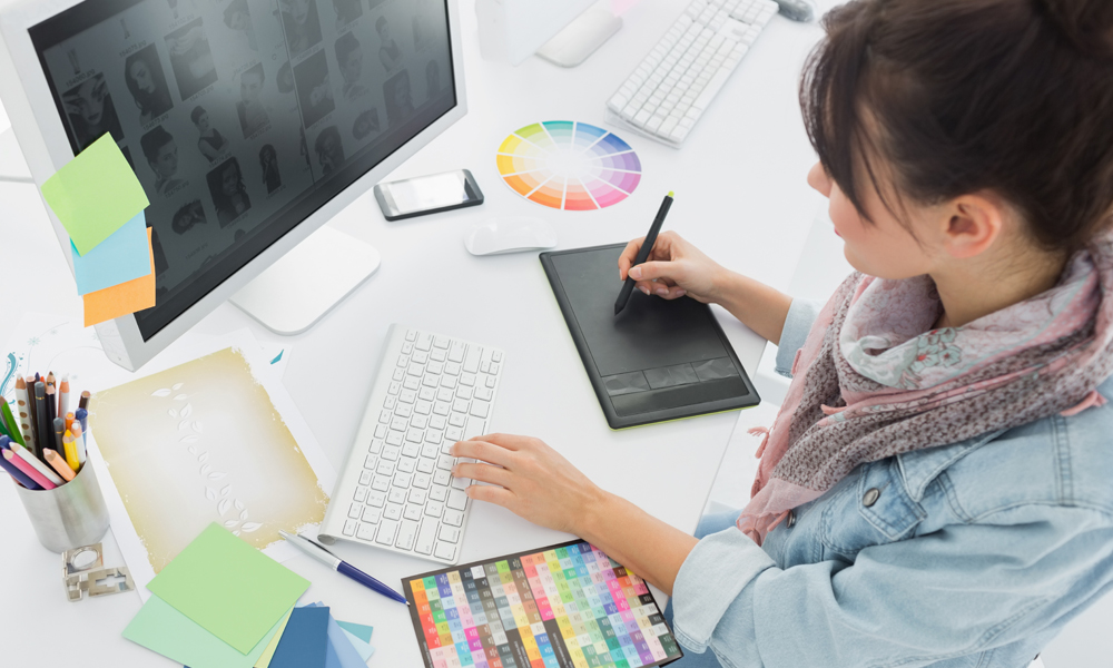 4 Ways Professional Graphic Designers Accomplish a Successful Design Projects