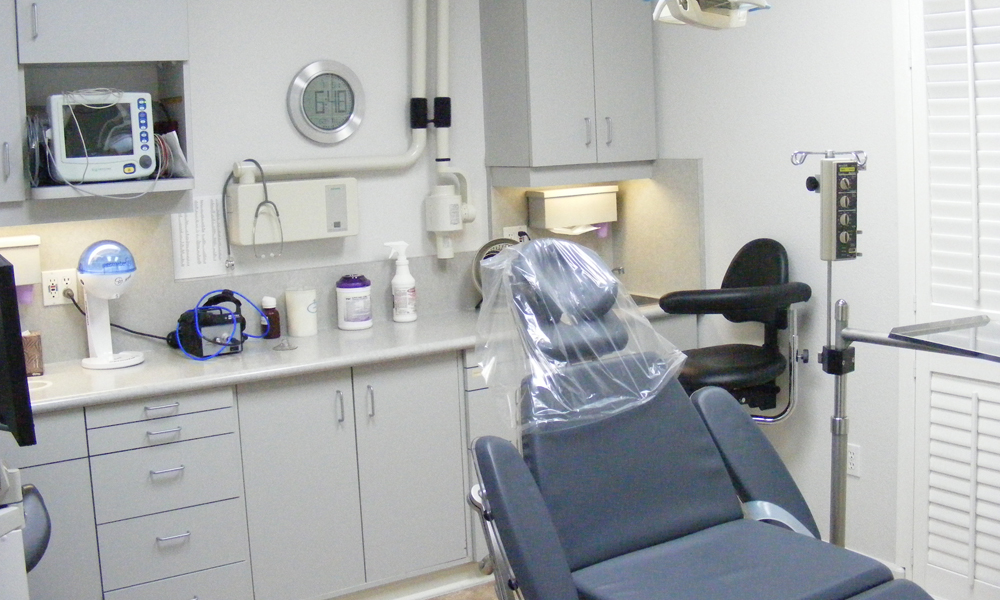 Oral Surgery: Select the best Surgeon for your Oral Health