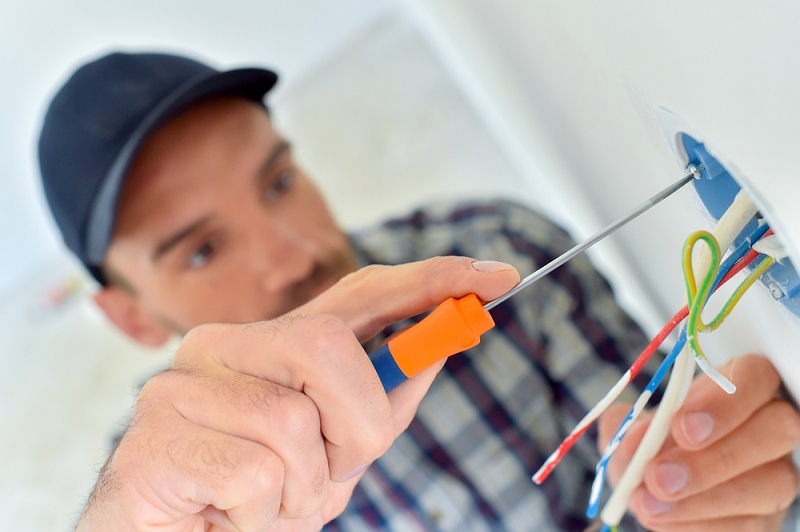 How a Commercial Electrician Different from Industrial Electrician?
