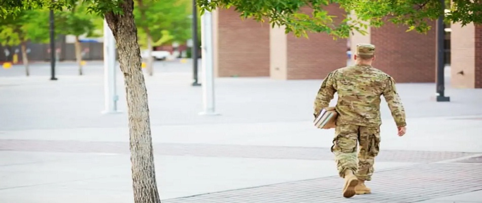 The Benefits of Online Classes Vs. On-Campus Classes for Military Personnel