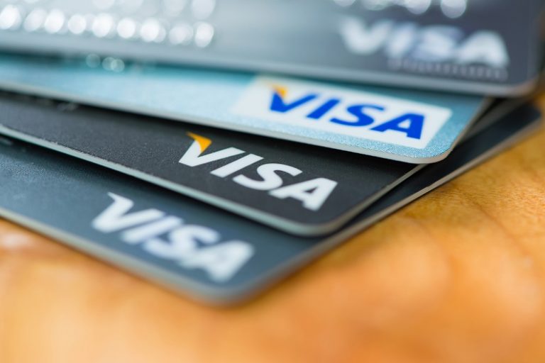 How to Choose the Right Credit Card for You in 4 Easy Steps?