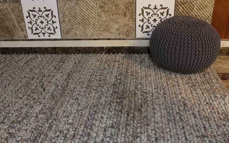 How To Decorate Your Carpet Surroundings?