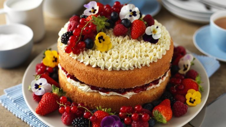 Prepare Sponge Cake For A Birthday