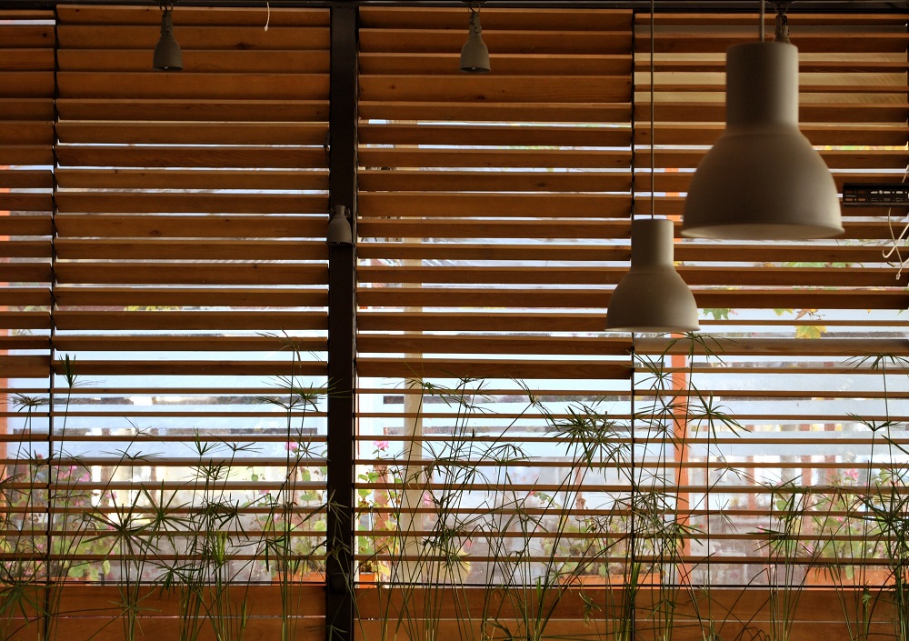 Few Important Things You Need To Know About Cafe Blinds