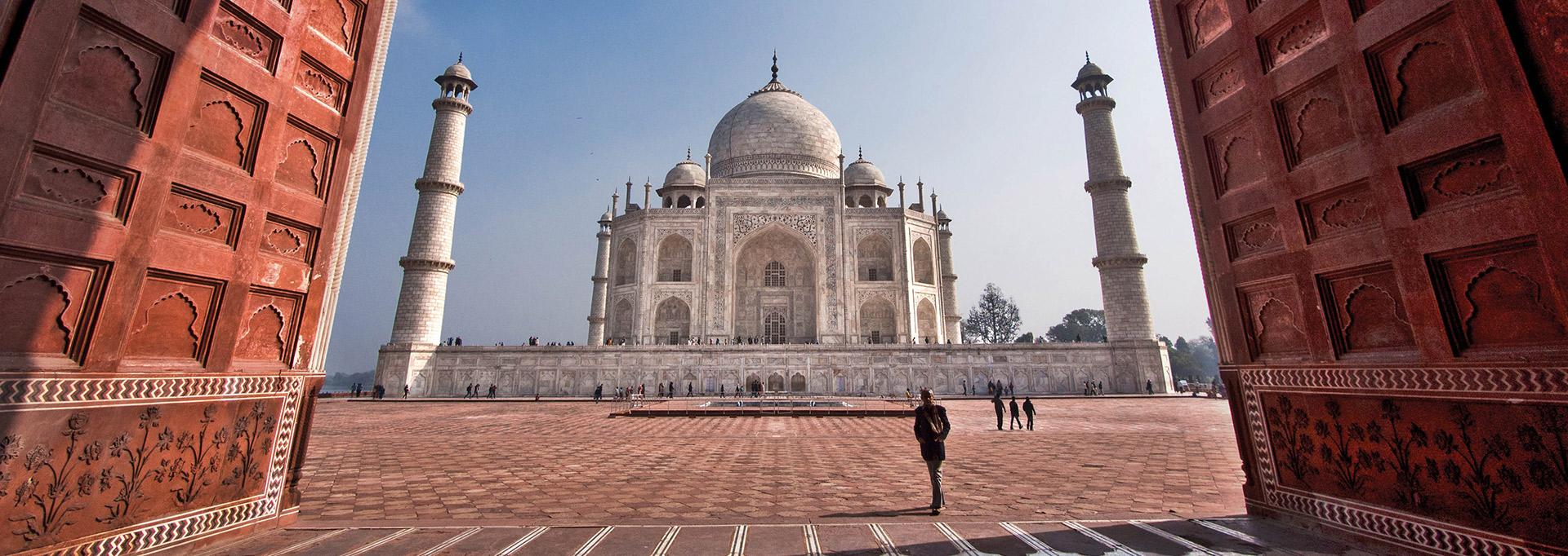 Get a complete and thorough Taj Mahal Tour Guide here