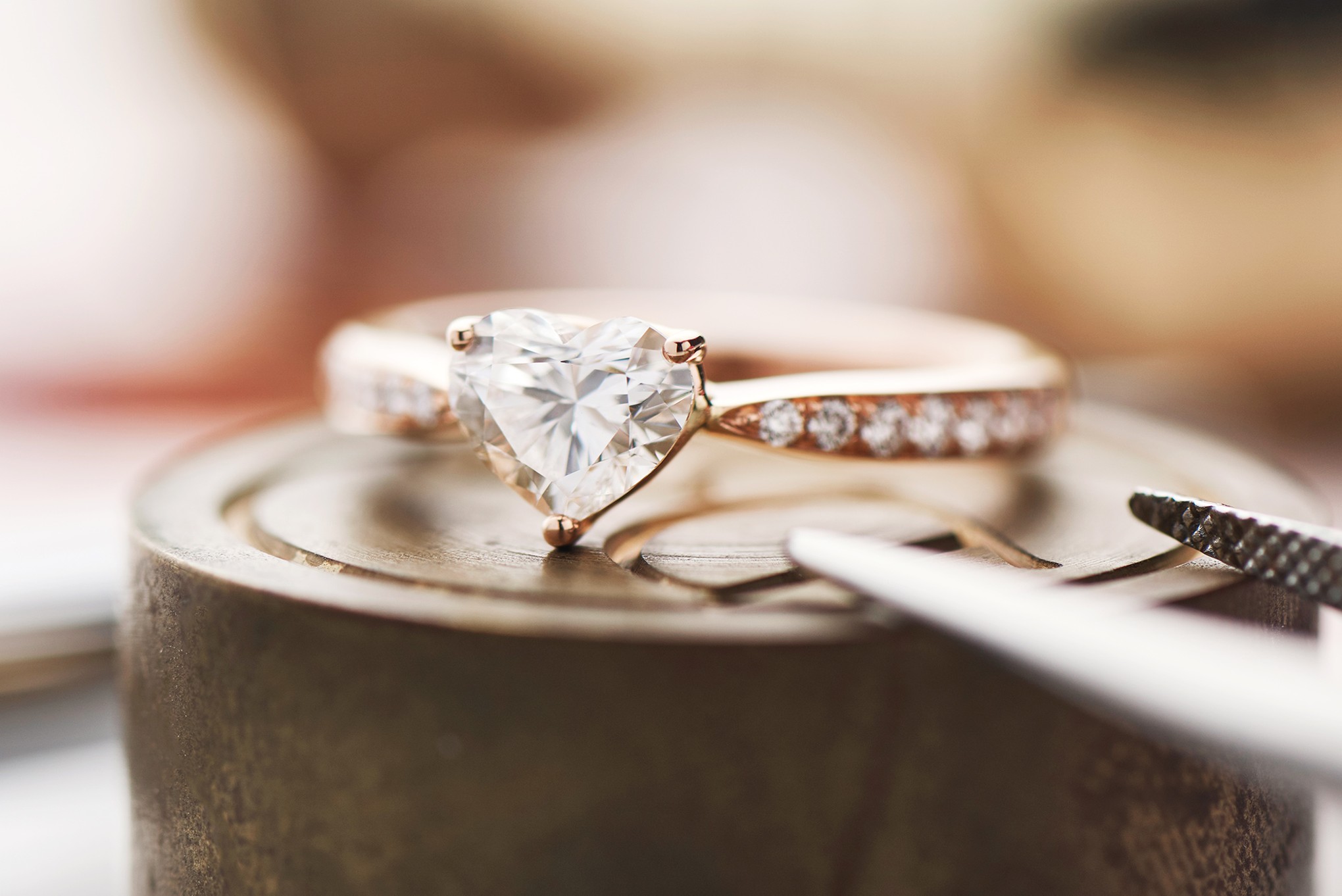 What The Aspects That Makes A Simple Ring To An Engagement Ring