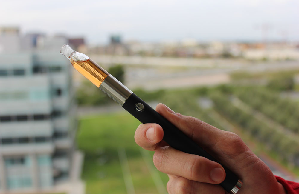 How to Change the Battery and Refill The Tank on Your Vape Pen?
