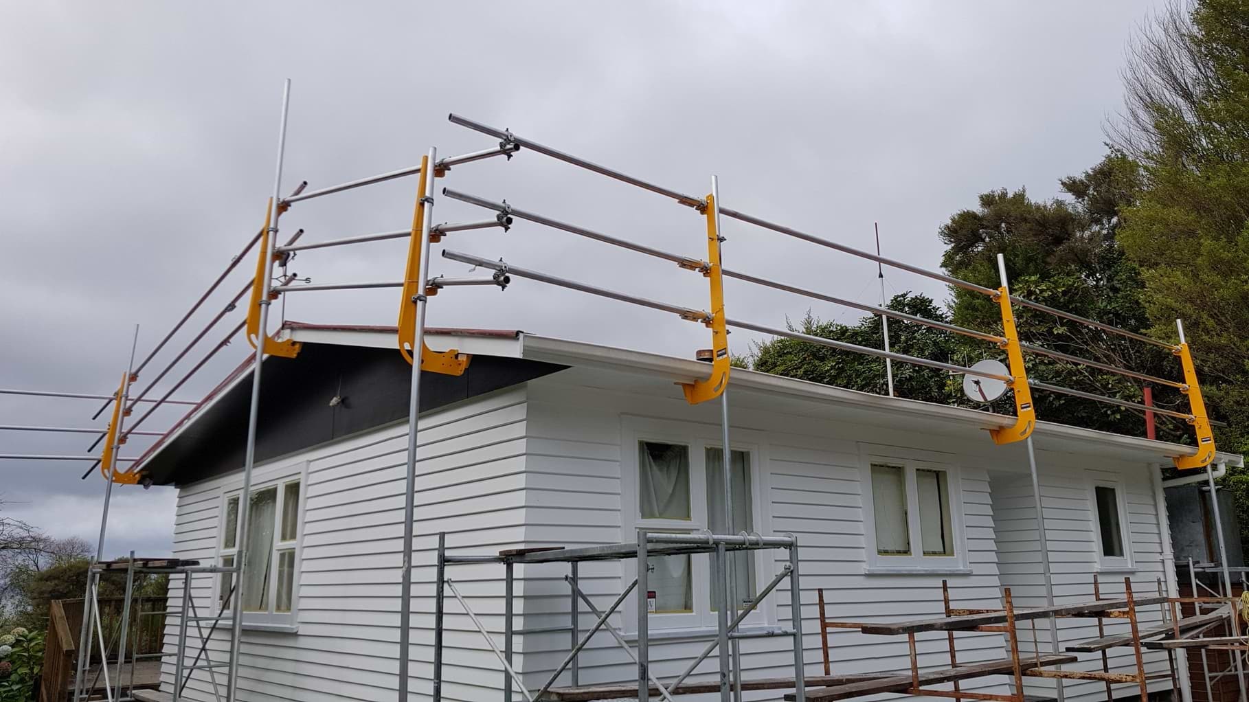 Get the Best Construction System With Edge Protection in Auckland