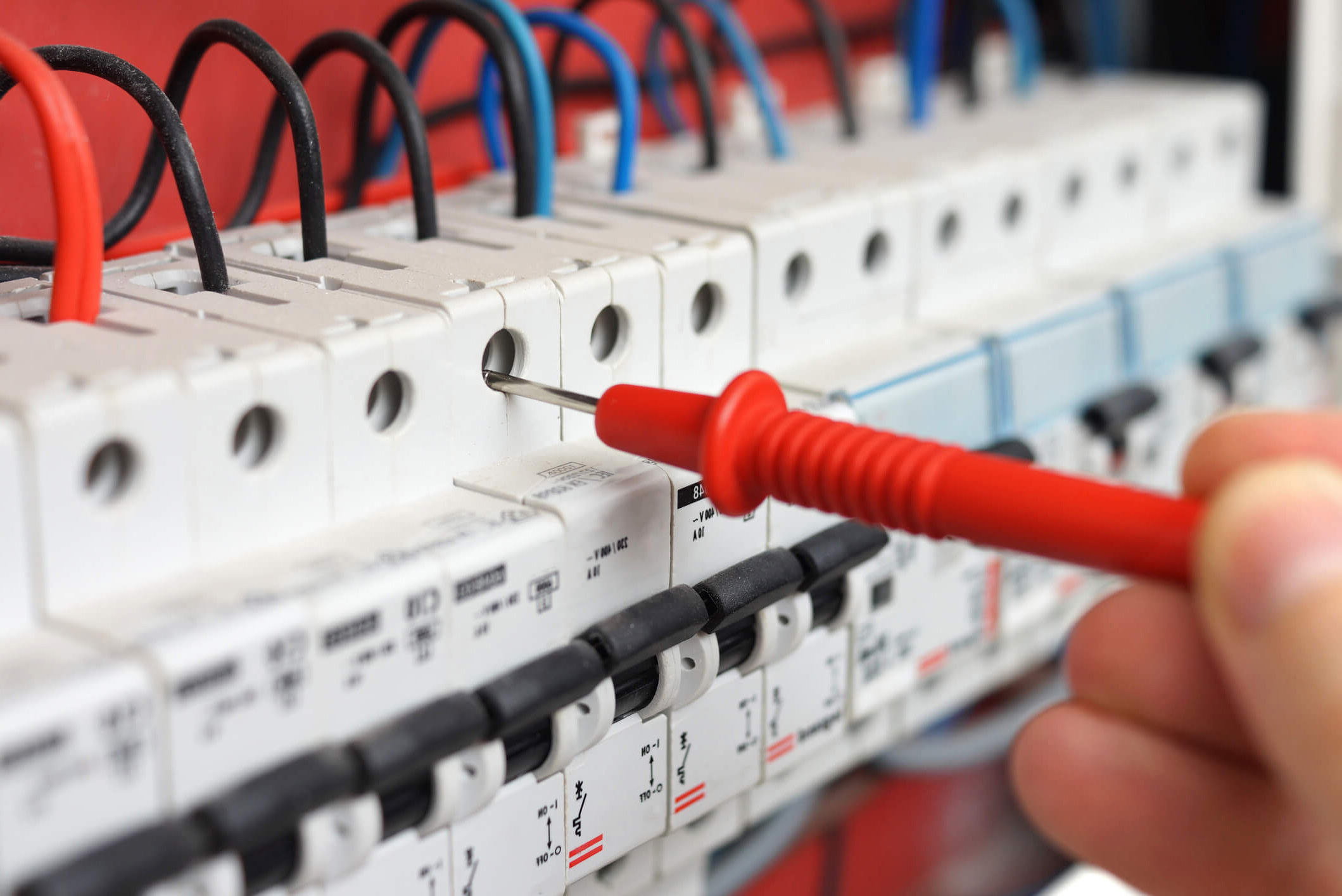 The 6 Biggest Signs That You Need an Electrical Contractor