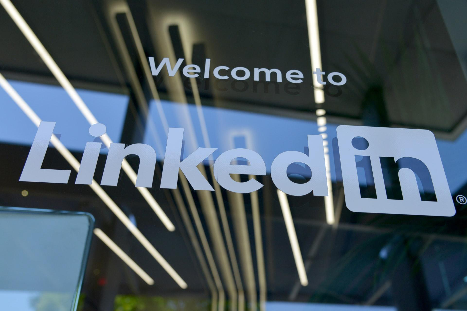 Why Your Business Should Use LinkedIn Ads