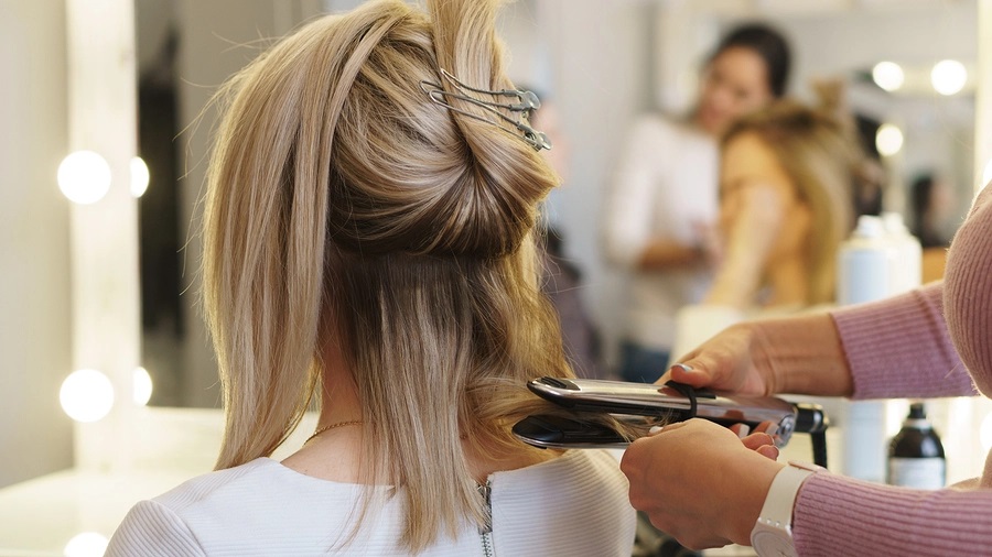 Guide To Choose The Best Highlights From A Professional Hair Lightening Treatment Salon