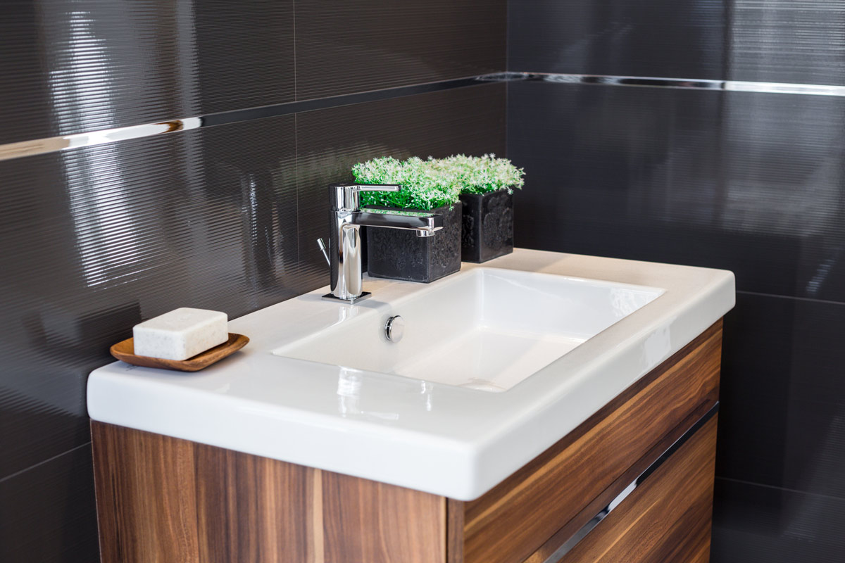 Bathroom Cabinets : Selecting the Right Material