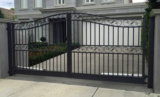 2 Types of Wrought Iron Fences You Must Install in Caulfield
