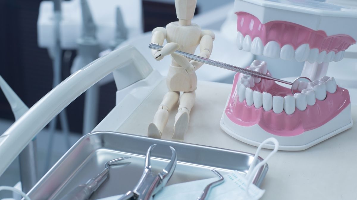 Things You Must Know About Dentures and Dental Services