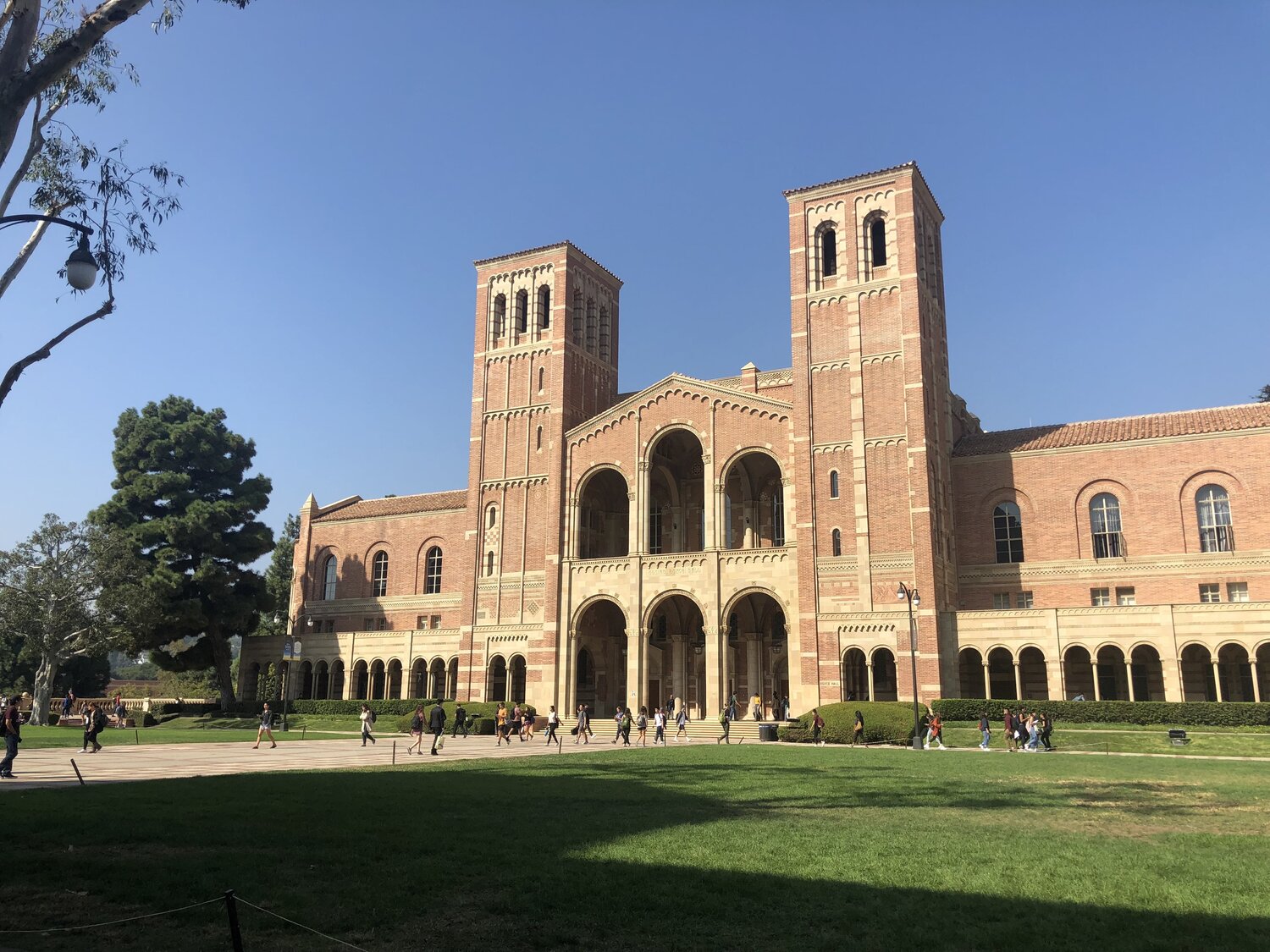 A Comprehensive Guide for Admission in UCLA for 2021