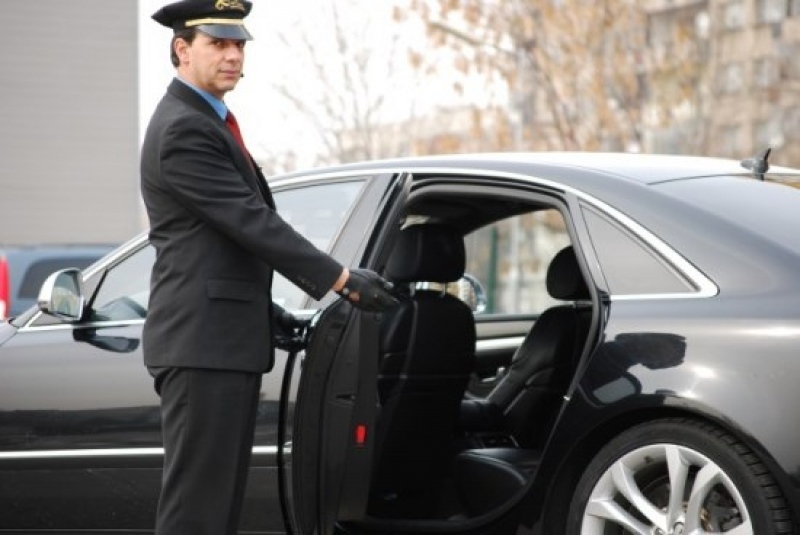 Professional Tips for Choosing The Most Suitable Limousine Service for Your Celebration