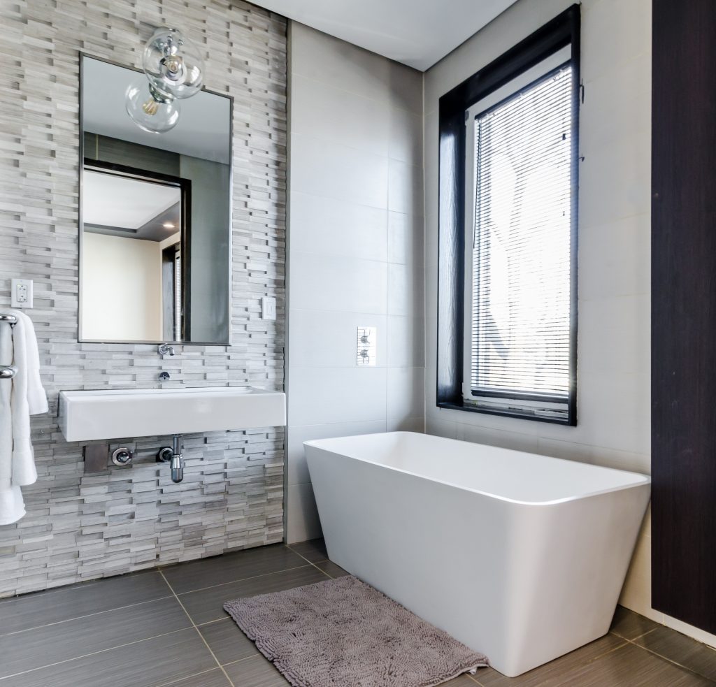 What Factors Should be Considered While Selecting Bathroom Tiles?